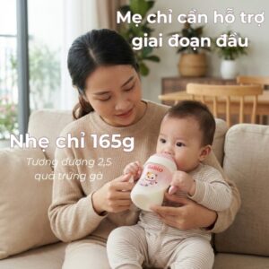 Mẹ hỗ trợ giai đoạn đầu với bình sữa thủy tinh Babi1 180ml siêu nhẹ chỉ 165g tương đương 2,5 quả trứng gà